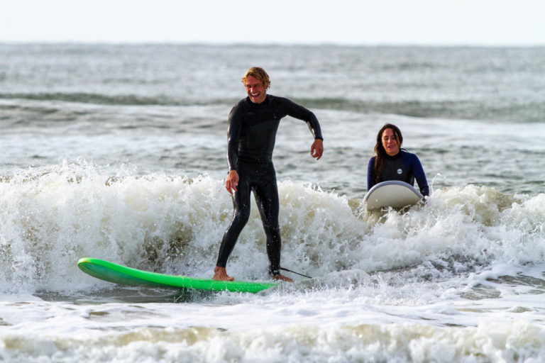 eerste golven leren surfen in nederland