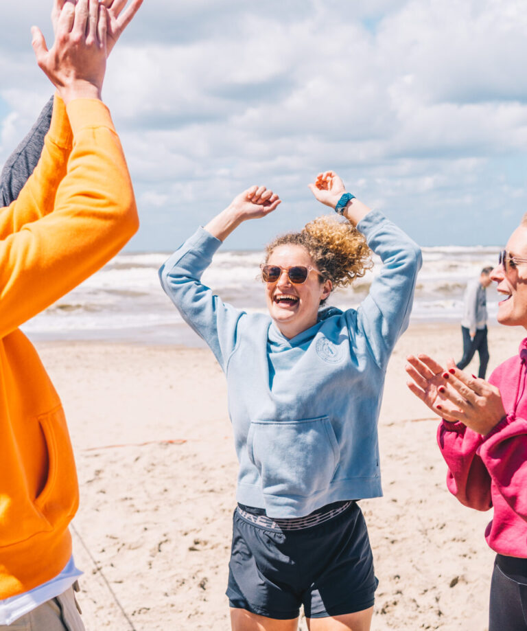 surfana bedrijfsuitjes en groepsuitjes op het strand